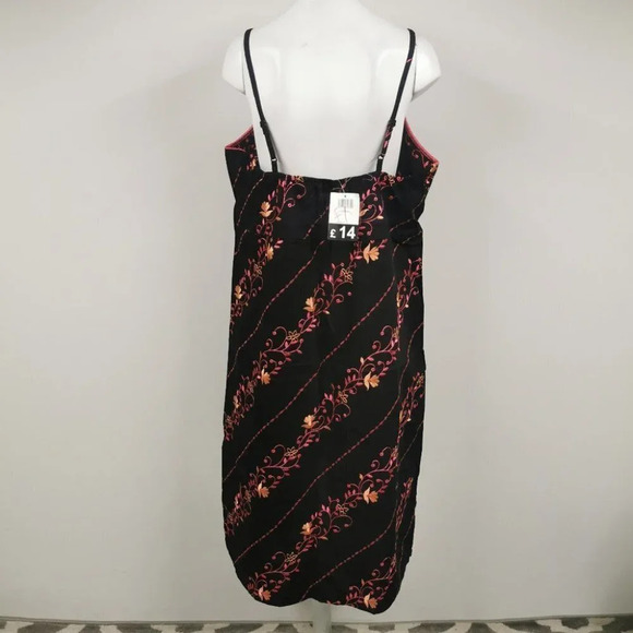 Editions Dress - Picture 3 of 4